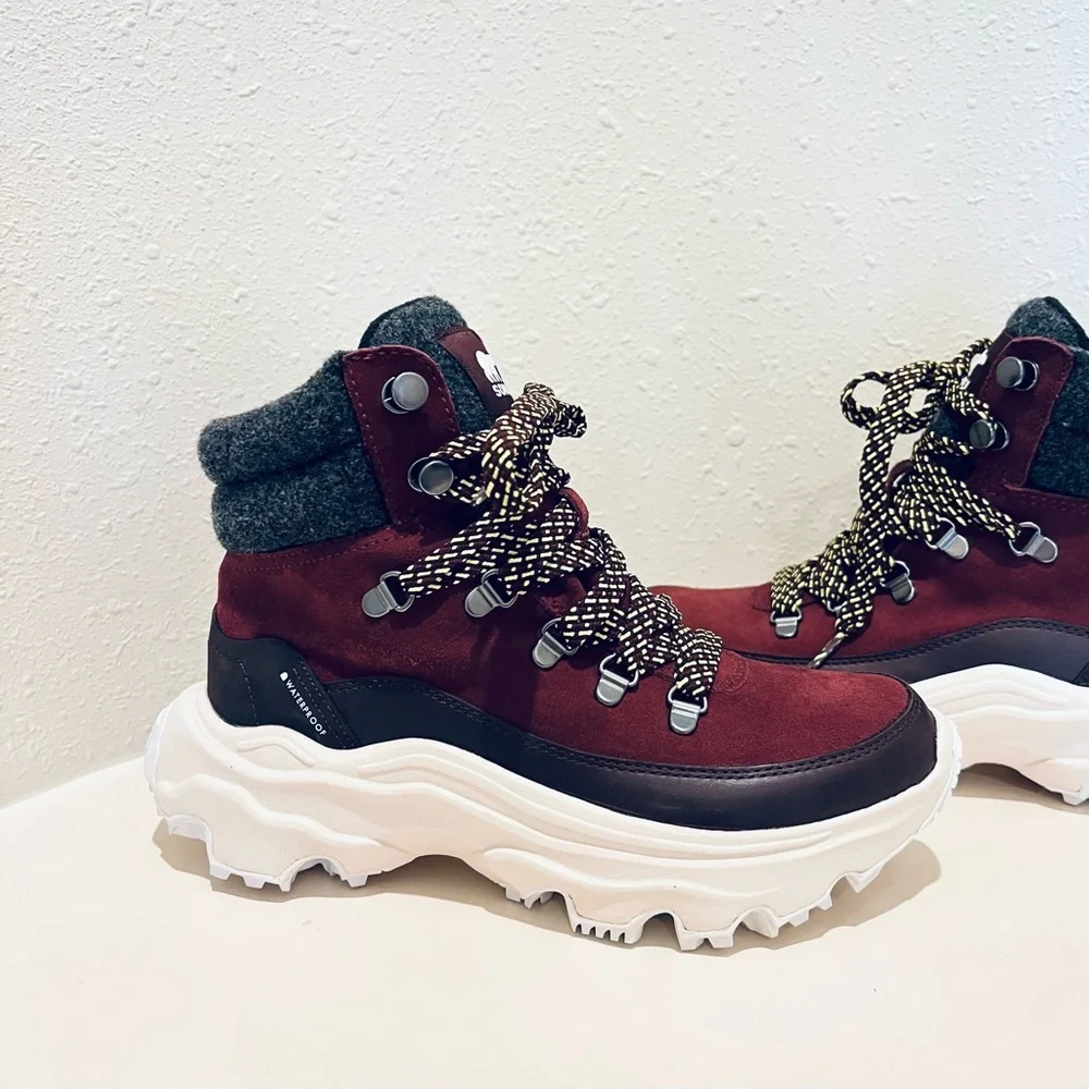 Sorel Kinetic Breaktrue Conquest Waterproof Women’s Booties Size 7.5 NEW
